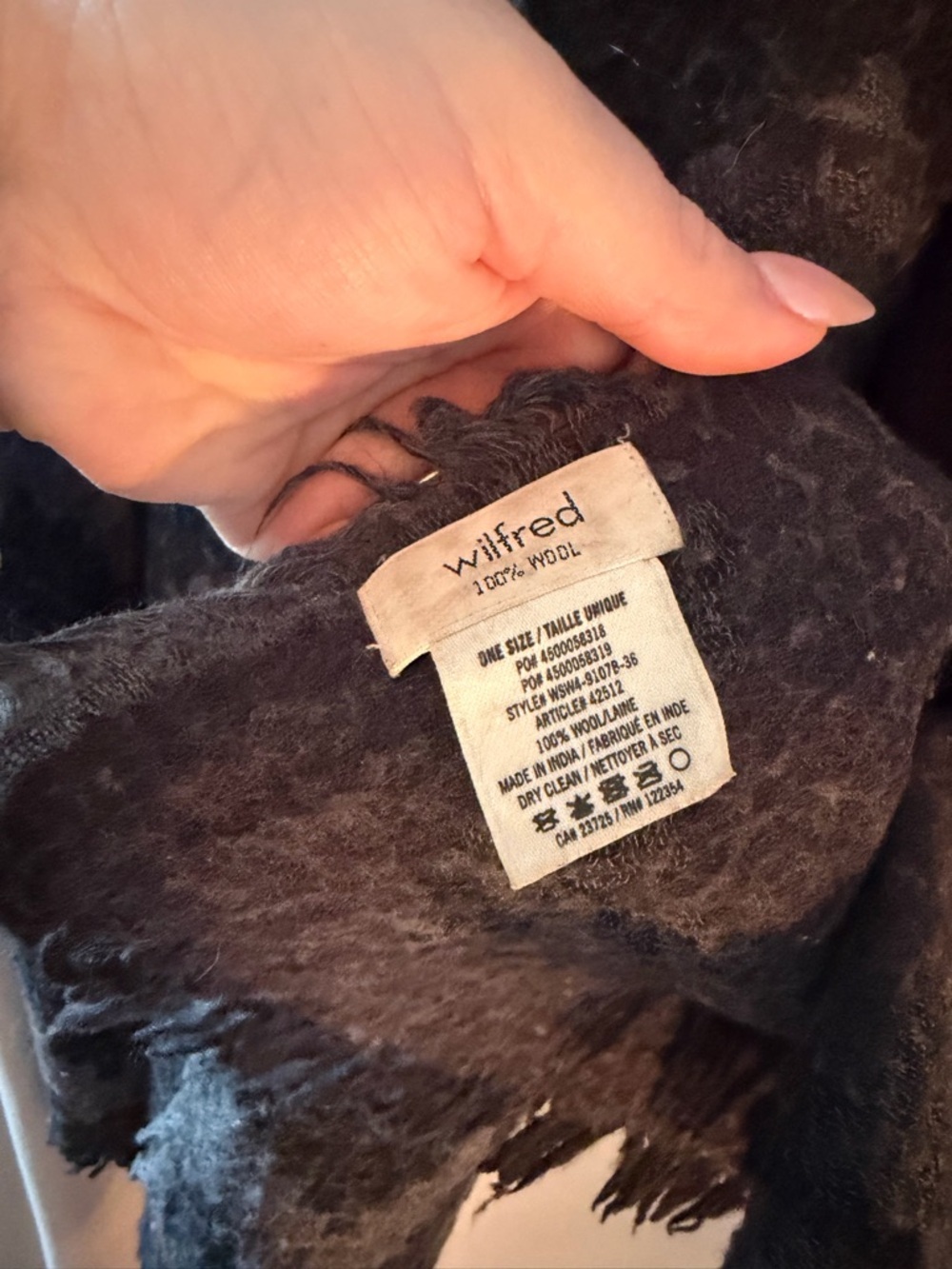 Wilfred 100% Wool Blanket Scarf Gray Black Aztec Fringe One Size - Picture 4 of 5